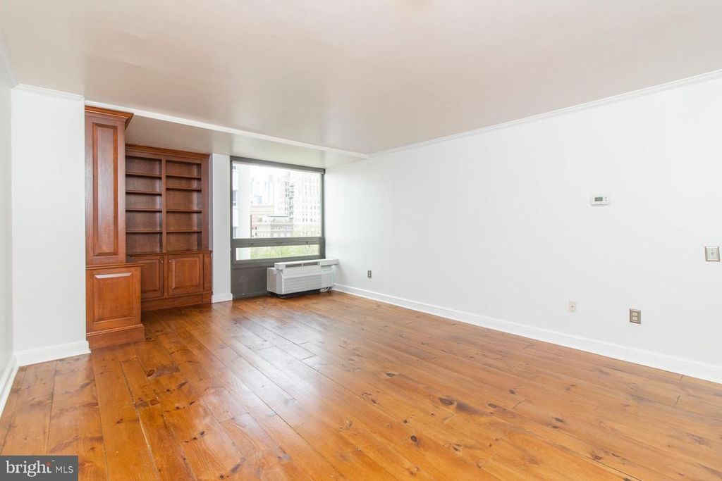 241 S 6th St, Philadelphia, PA 19106