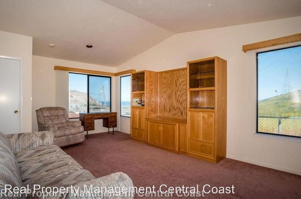 1372 Hillcrest Dr, Morro Bay, CA 93442