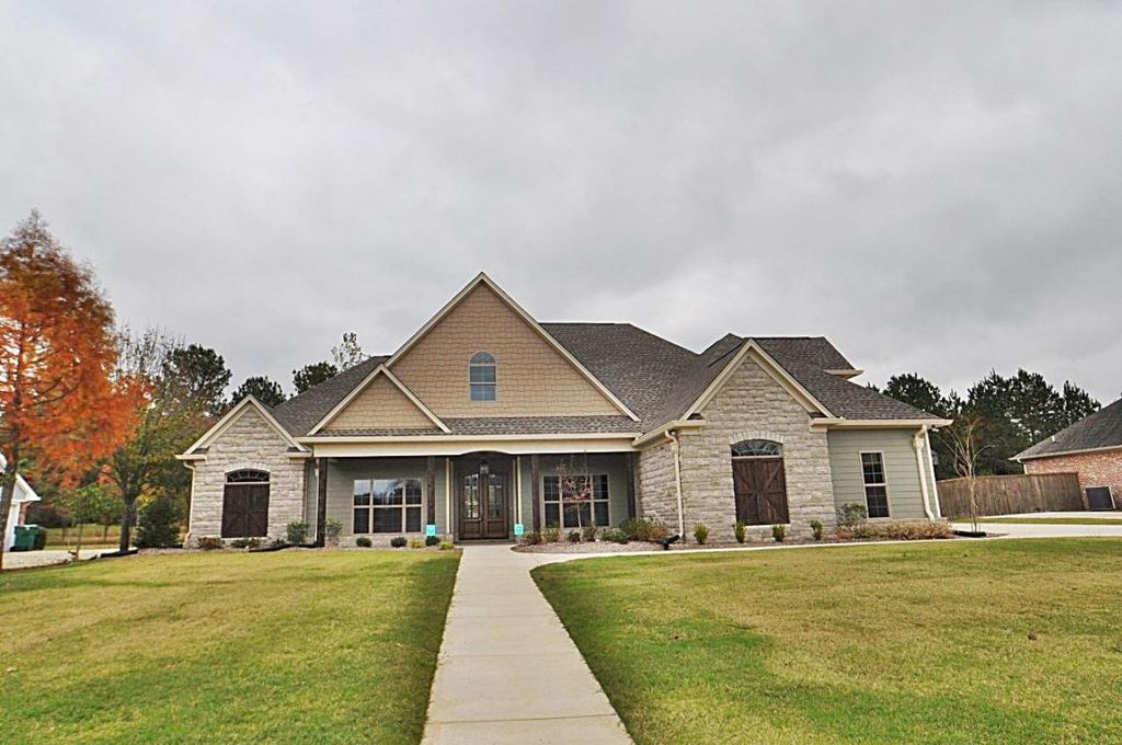 1388 Rowan Oak, Tupelo, MS 4 Bed, 3 Bath SingleFamily 1388 Rowan Oak, Tupelo, MS 4 Bed, 3 Bath SingleFamily