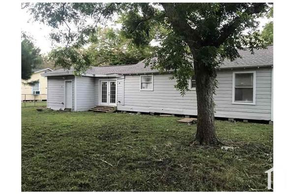 131 Frontier Ln, Freeport, TX 77541