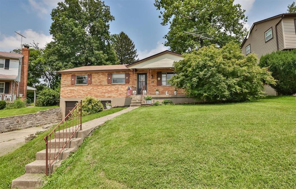 7078 Golfway Dr, Cincinnati, OH 45239