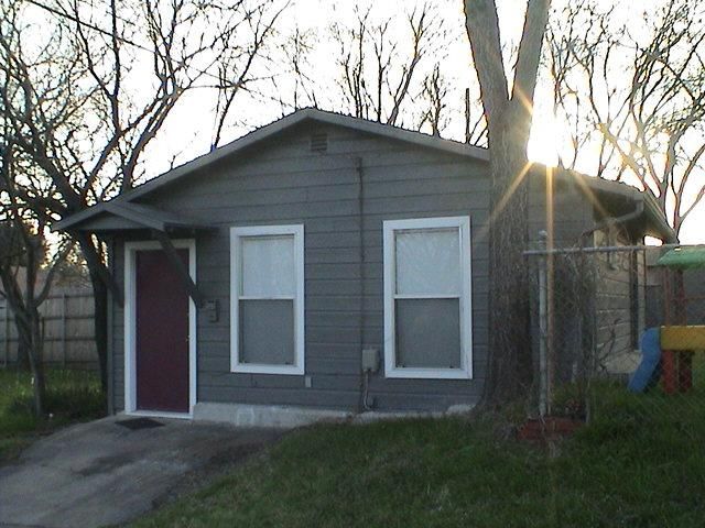 3851B Harley Ave #B, Fort Worth, TX 76107