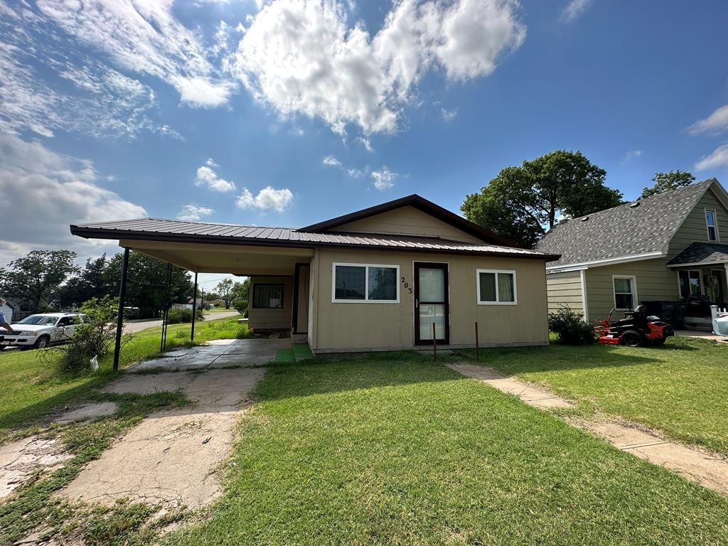 203 N Main St, Lucas, KS 67648 MLS 205786 Trulia