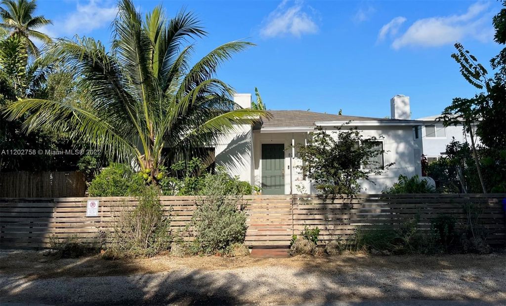 8230 NE 1st Pl, Miami, FL 33138