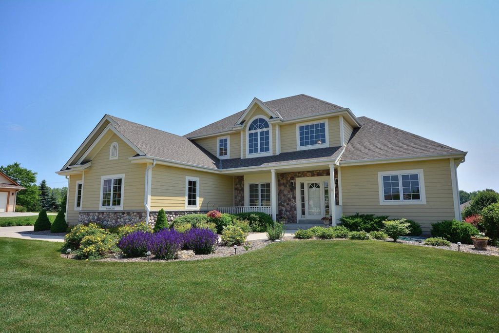 N100W17291 Tanglewood Dr, Germantown, WI 53022