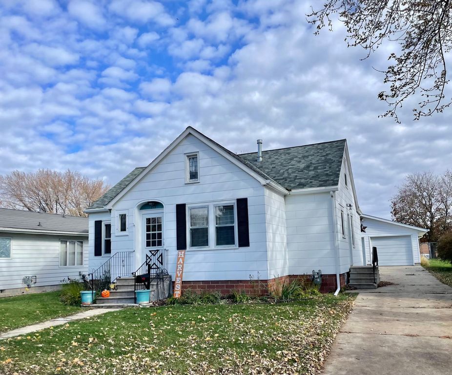 217 N  Spring Ave, Springfield, MN 56087