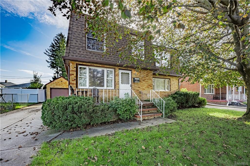 57 Meadowbrook Dr, Lackawanna, NY 14218