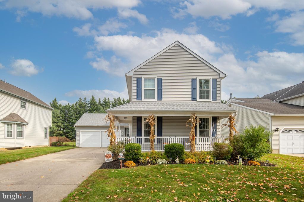 38 Tenby Ln, Marlton, NJ 08053