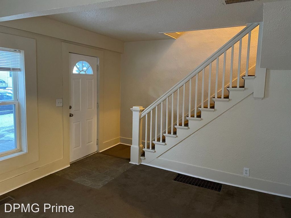 327 E Hillsdale St, Lansing, MI 48933