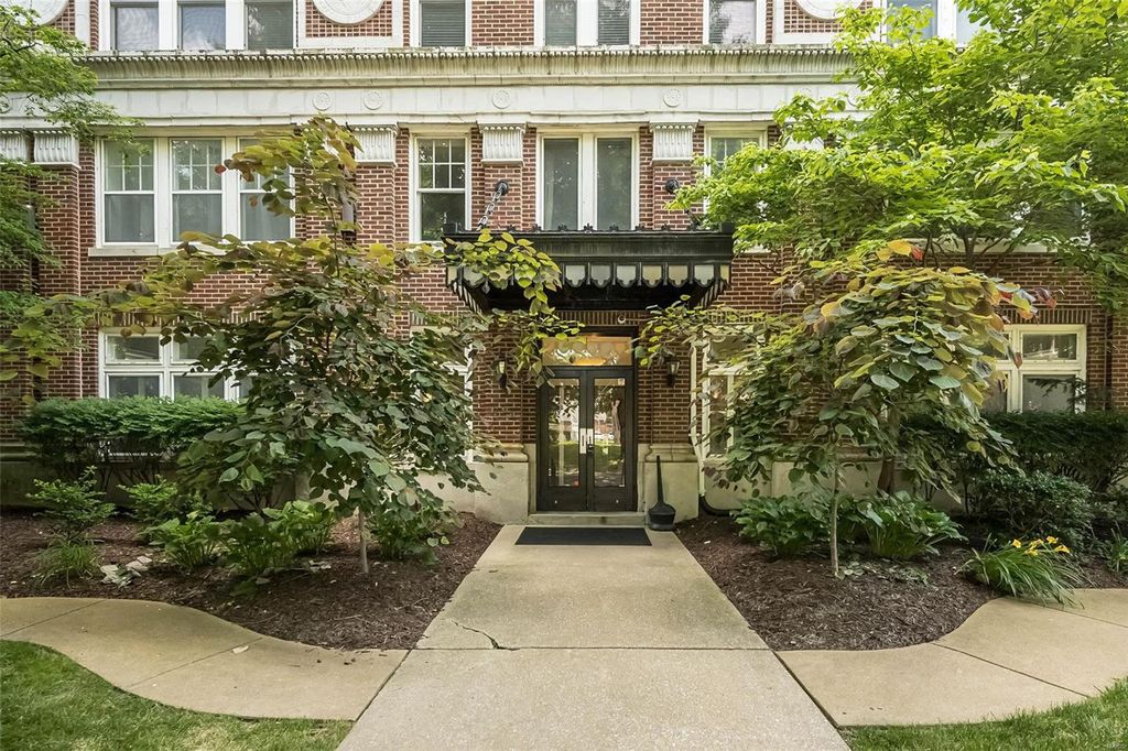 5330 Pershing Ave #305, Saint Louis, MO 63112