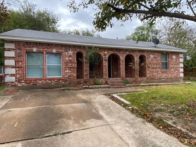1610 Russell Dr, Garland, TX 75040