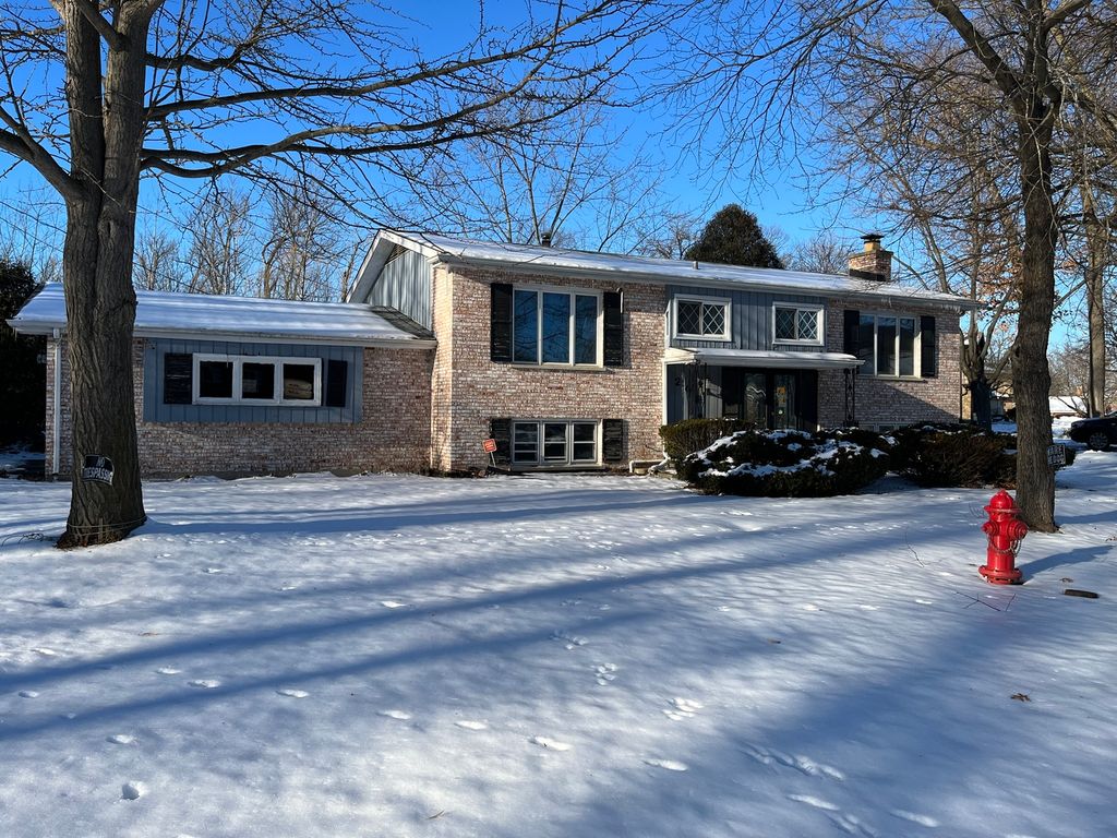 244 Sherwood Dr, Wood Dale, IL 60191