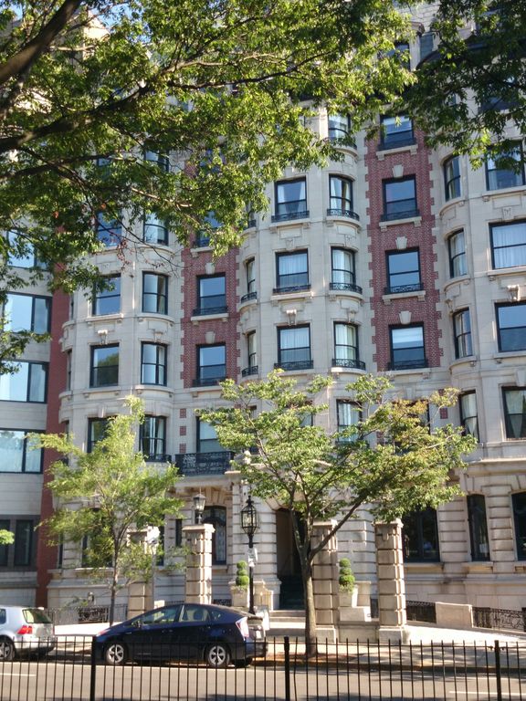 390 Commonwealth Ave, Boston, MA 02215