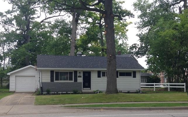 1239 N Twyckenham Dr, South Bend, IN 46617 - 3 Bed, 2 Bath Single