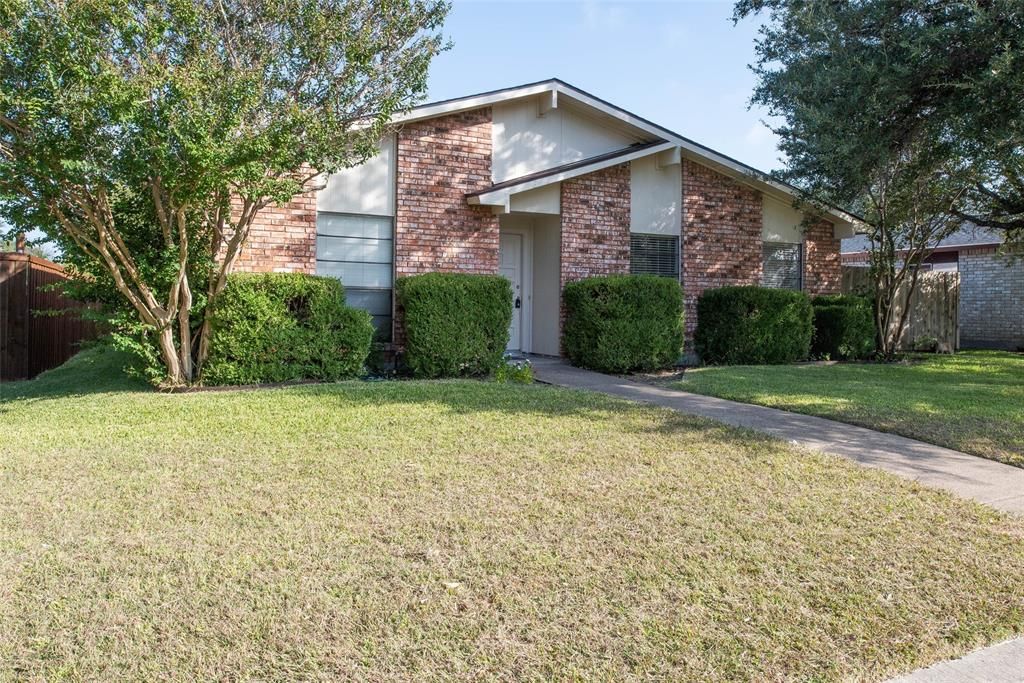 3425 Rockcrest Dr, Garland, TX 75044