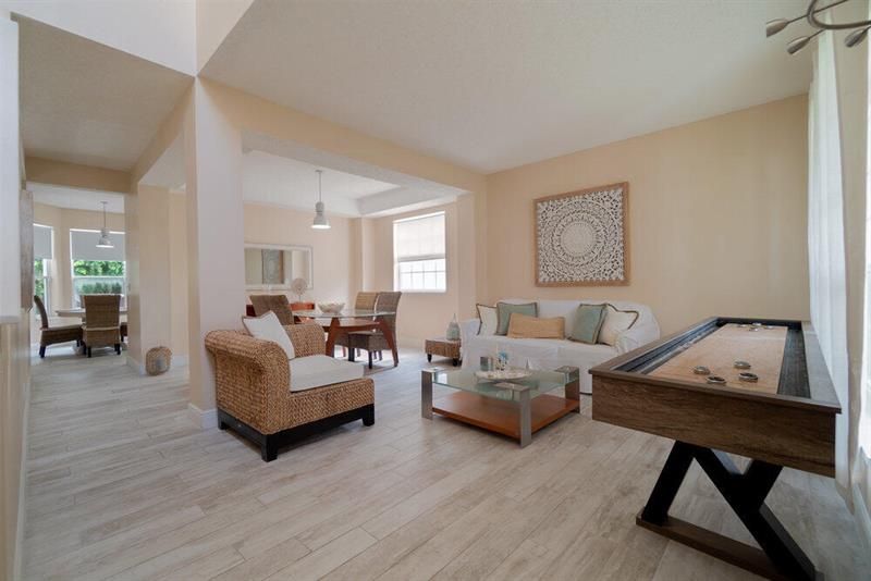 15073 Oak Chase Ct, Wellington, FL 33414