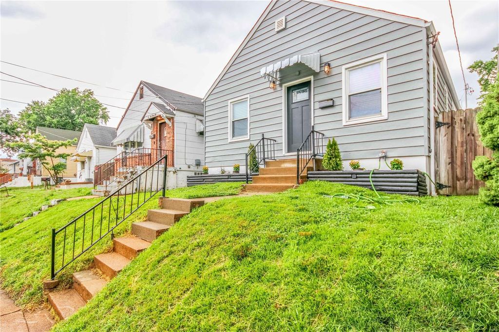 4221 Schiller Pl, Saint Louis, MO 63116