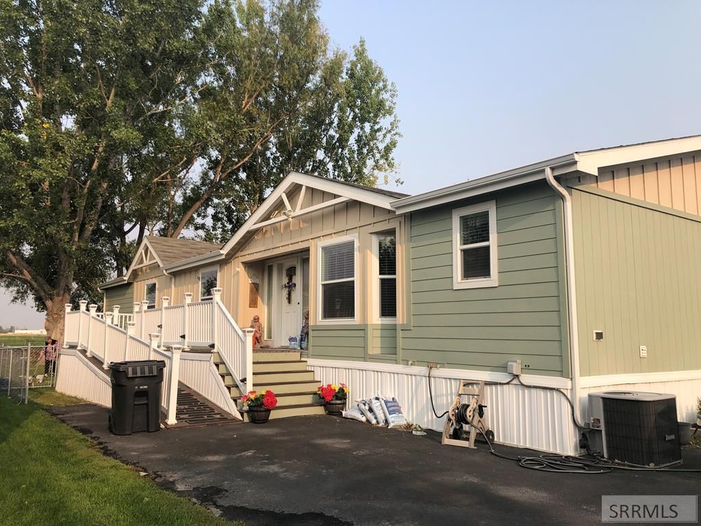 2139 N Pinewood Dr, Idaho Falls, ID 83401