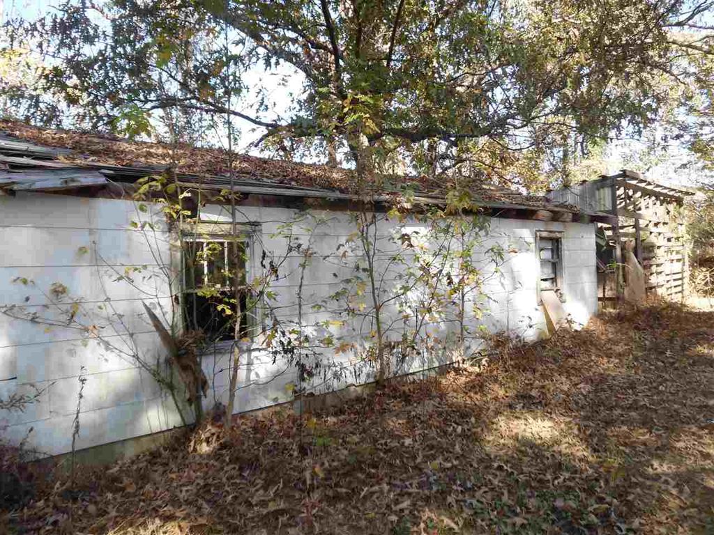 147 Vick Rd, Bradford, TN 3 Bed, 1 Bath SingleFamily Home 6 Photos