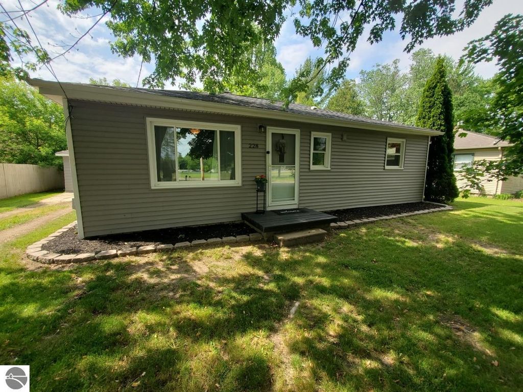 228 E Columbia St, Mason, MI 48854 MLS 1922463 Trulia