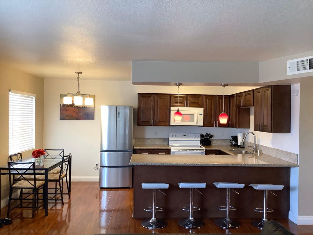 1215 Rawhide St #3, Las Vegas, NV 89119