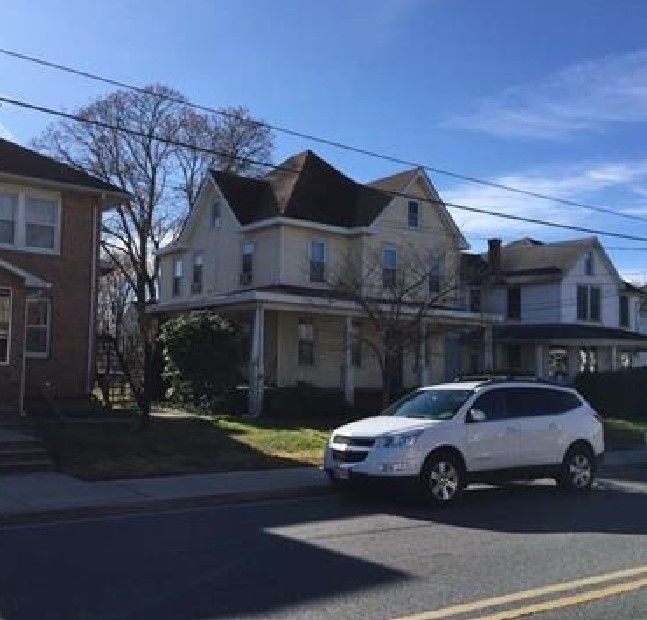 214 W Main St, Elkton, MD 4 Bed, 3 Bath MultiFamily Home 3 Photos