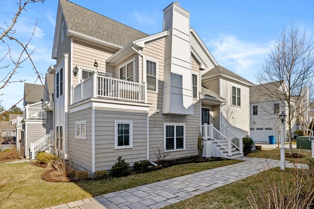 10 Clover Dr, Plymouth, MA 02360