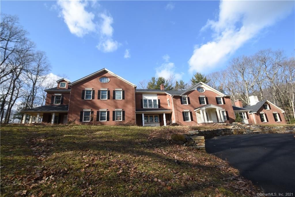 125 Deercliff Rd, Avon, CT 06001