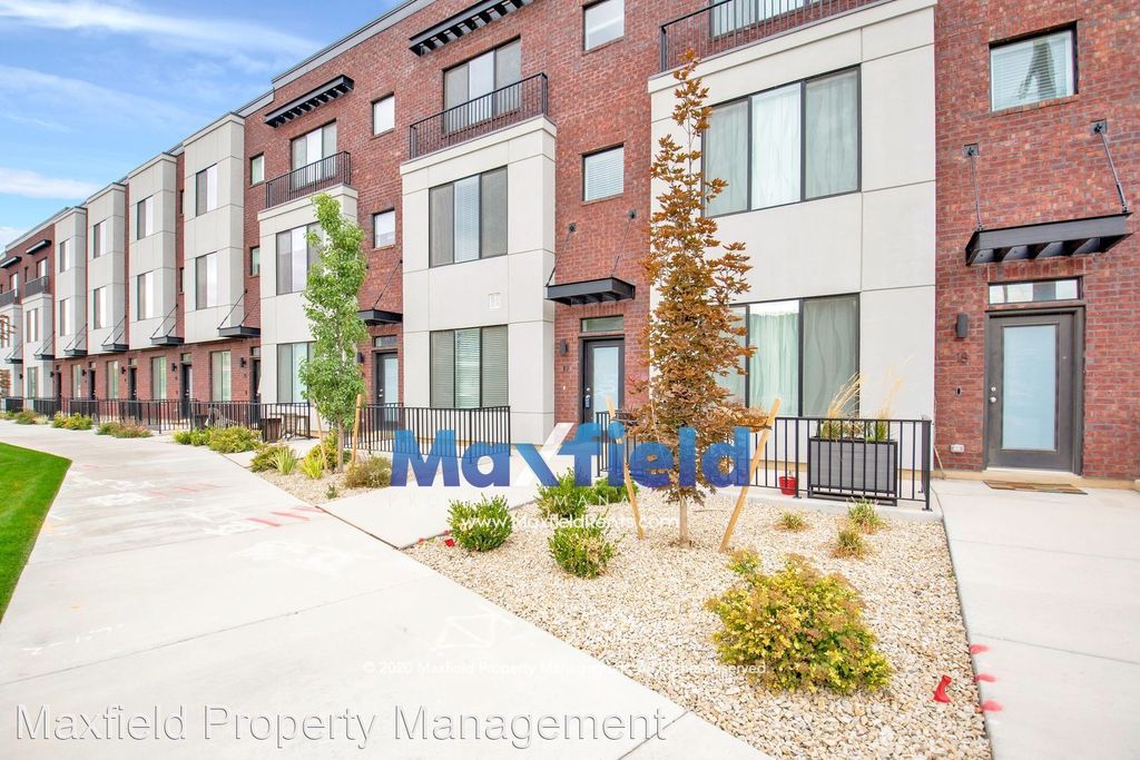 25 E Center St #17, North Salt Lake, UT 84054