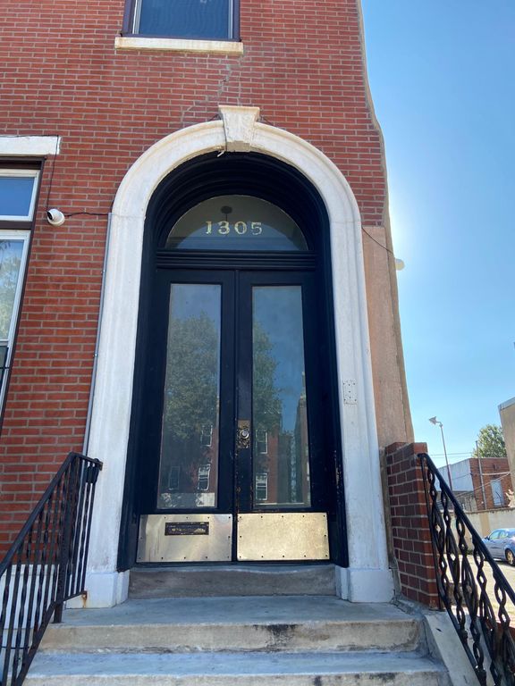 1305 S Broad St #1R, Philadelphia, PA 19147