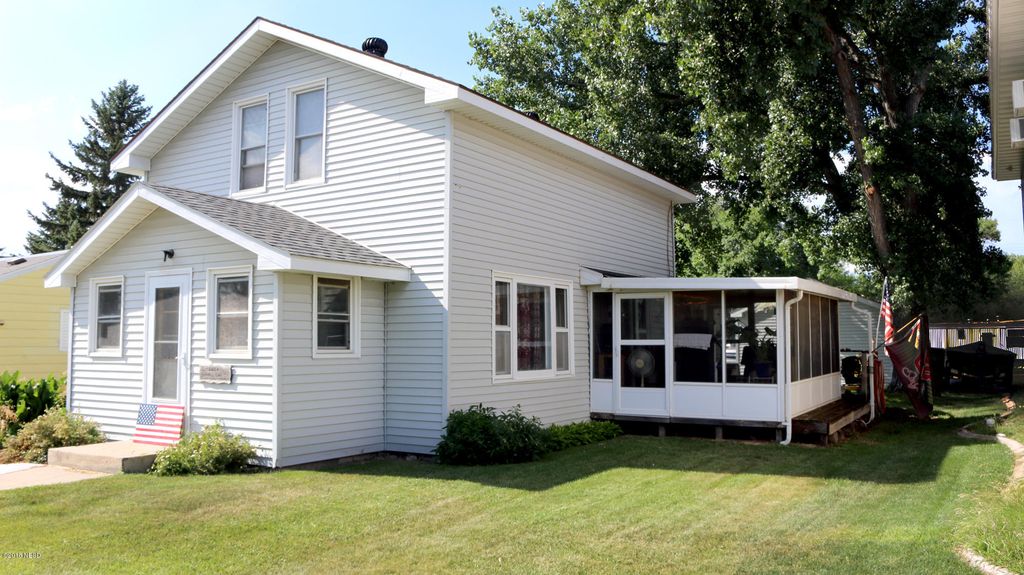 1105 3rd Ave NW, Watertown, SD 3 Bed, 1 Bath Single 1105 3rd Ave NW, Watertown, SD 3 Bed, 1 Bath Single