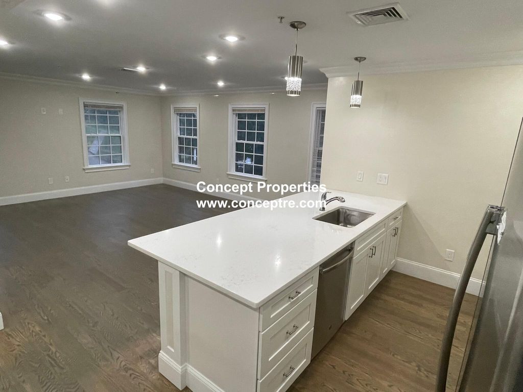 56 Cedar St, Boston, MA 02119