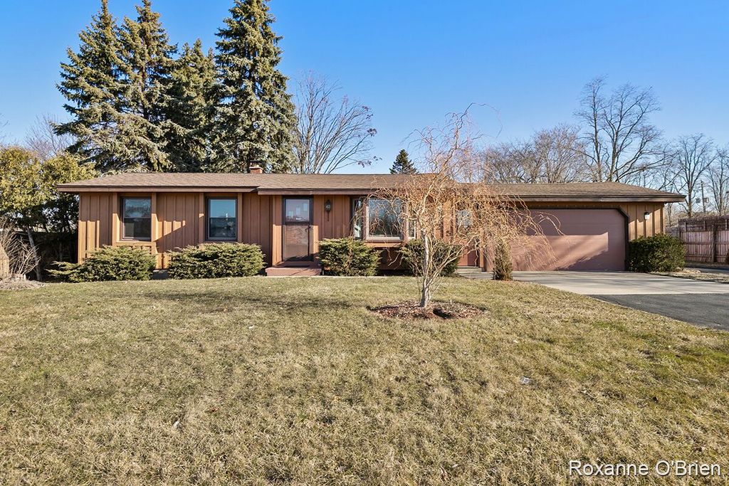 425 84th St SW, Byron Center, MI - 3 Bed, 2 Bath Single-Family Home