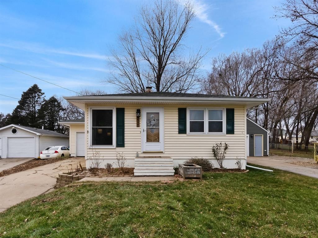 2330 Fruitland Blvd SW, Cedar Rapids, IA 52404 Trulia