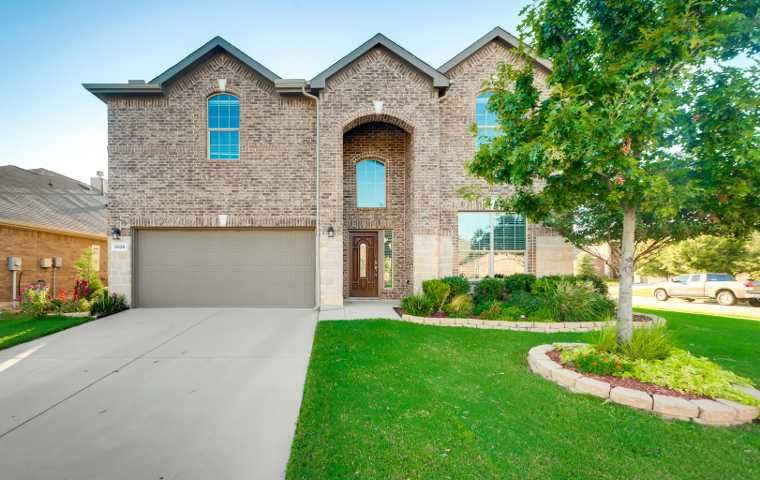 3528 Twin Pines Dr, Fort Worth, TX 76244