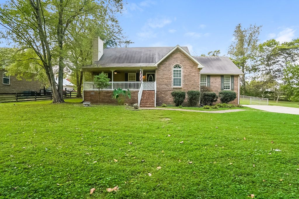 441 Martin Ln, Cottontown, TN 37048