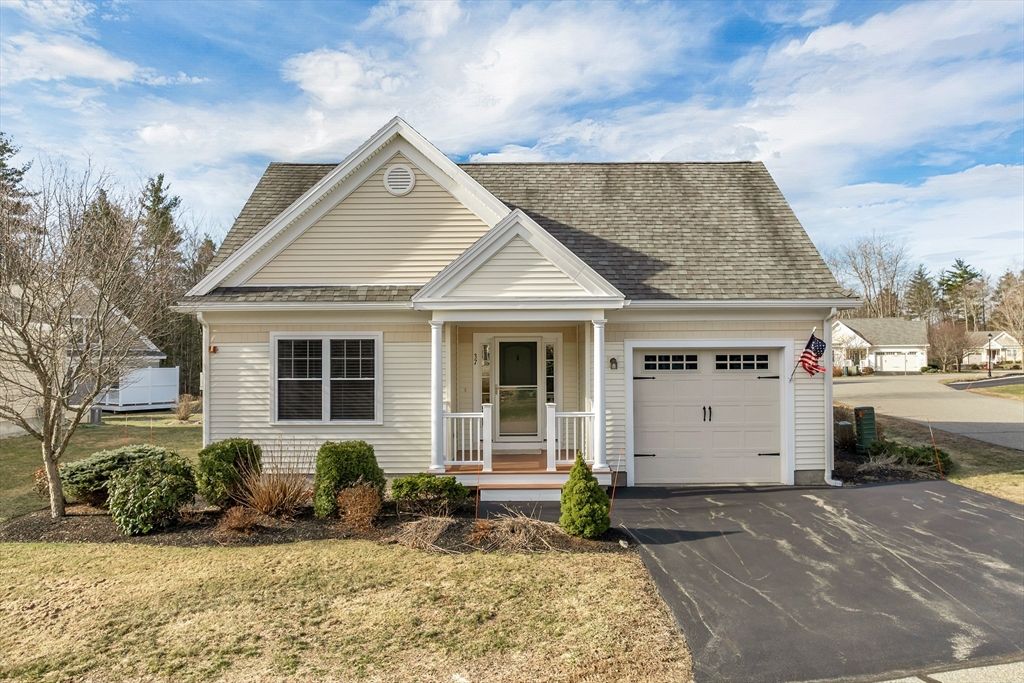 37 Birch Cir #37, Exeter, NH 03833