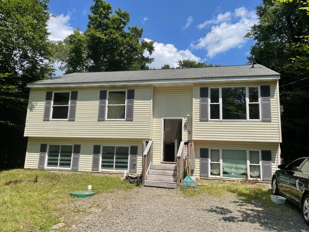 9669 Stony Hollow Dr, Tobyhanna, PA 18466