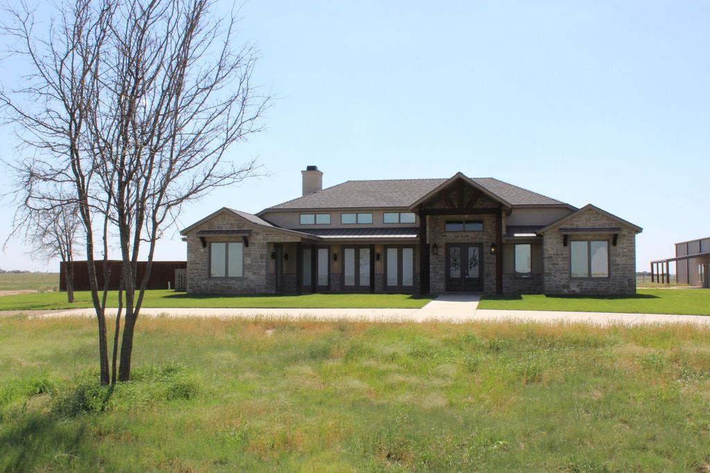 1546 County Road 526, Nazareth, TX 79063