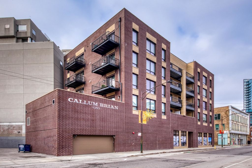 680 N Milwaukee Ave #303, Chicago, IL 60642