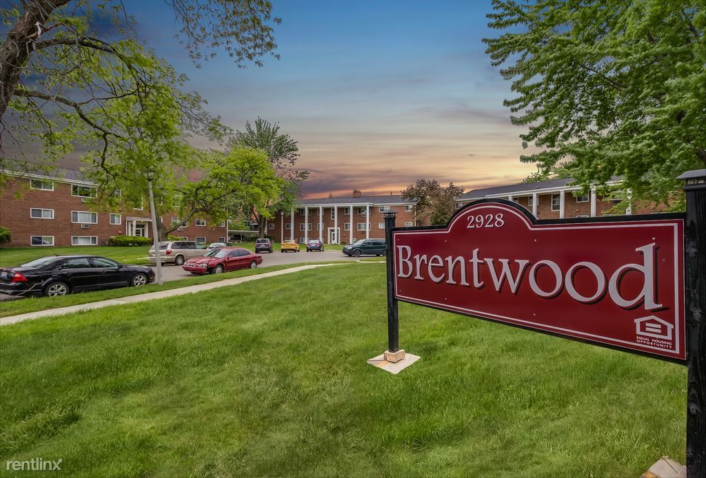 2928 Kenwick Cir, Lansing, MI 48912