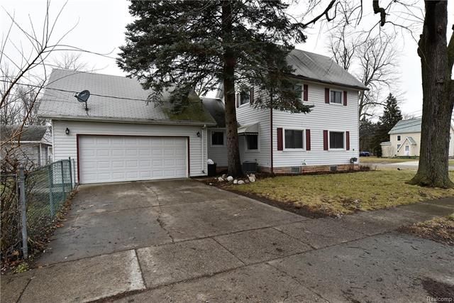 305 N Main St, Almont, MI - 3 Bed, 2 Bath Single-Family Home - 32