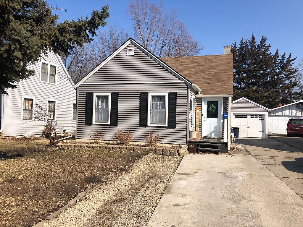 1311 S Lincoln St, Aberdeen, SD 57401