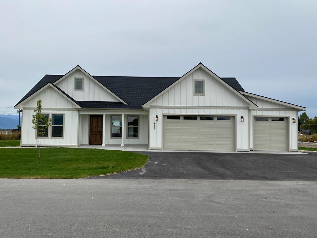 954 Doty Ln, Corvallis, MT 3 Bed, 2 Bath SingleFamily
