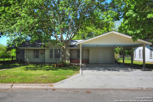 416 Wallace St, Seguin, TX 78155