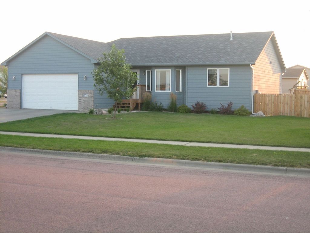 705 S Shebal Ave, Harrisburg, SD 57032