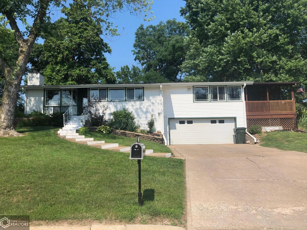 1941 Park Ln, Keokuk, IA 52632