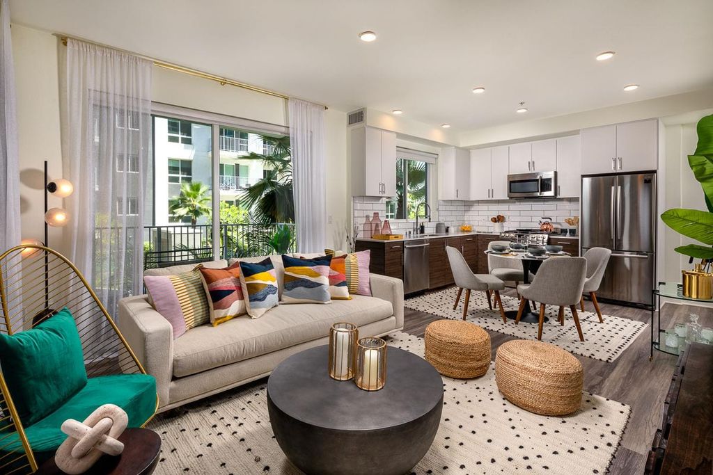 1331 N Cahuenga Blvd, Los Angeles, CA 90028