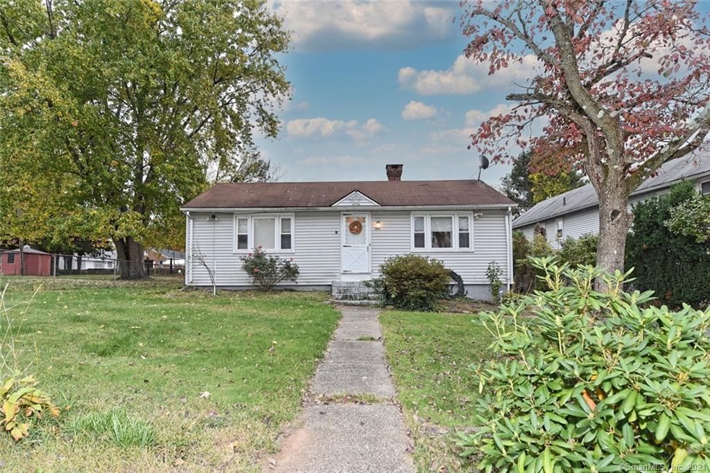 9 Willow St, Portland, CT 06480