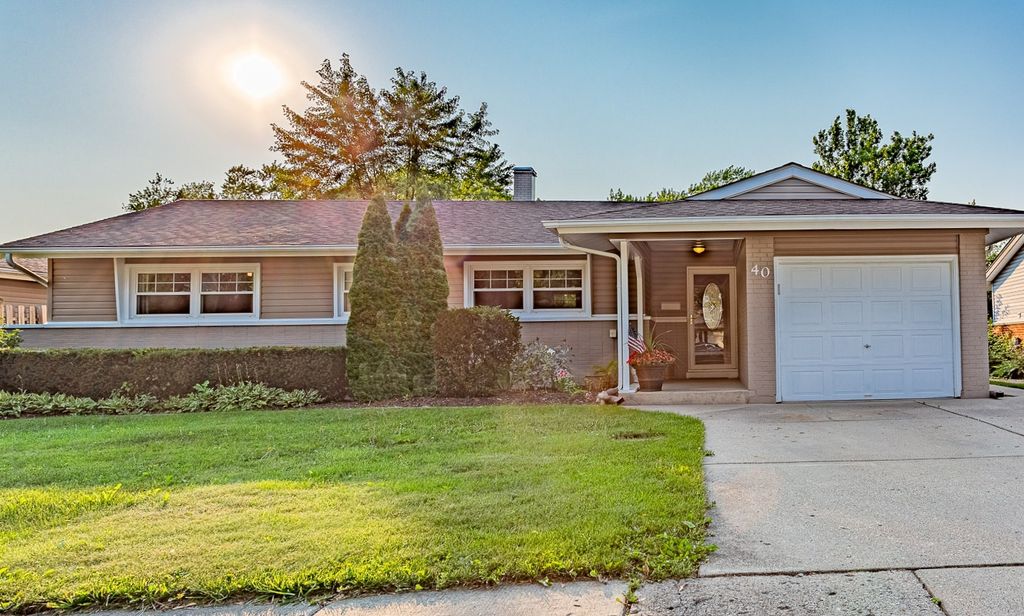 40 Evergreen St, Elk Grove Village, IL 60007
